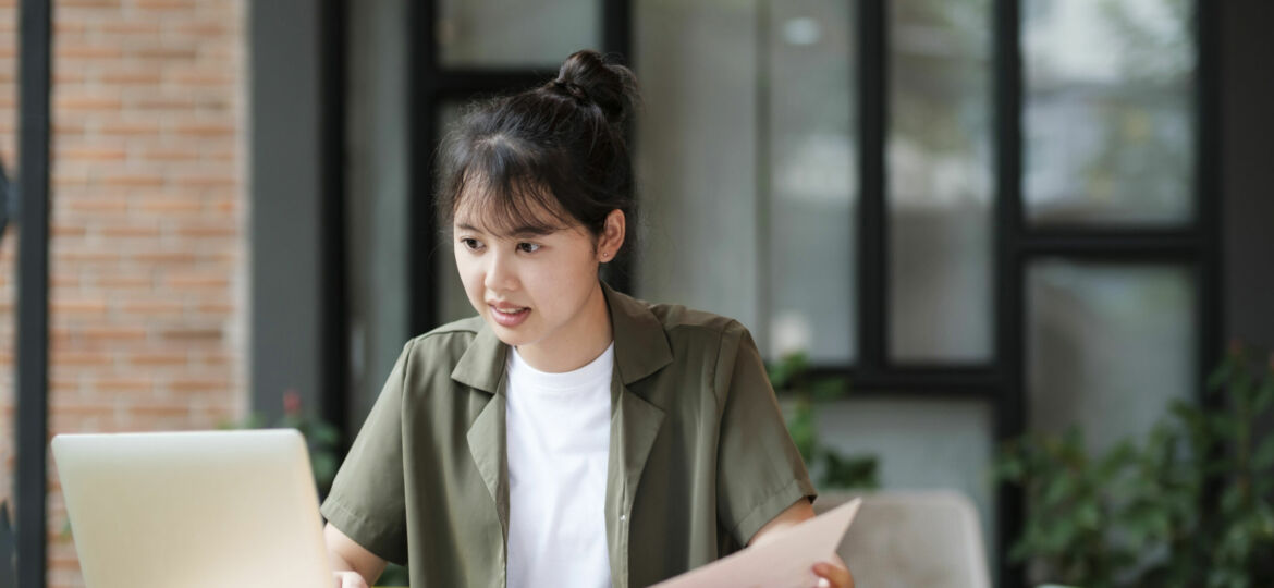 Young asian business woman or student working online on computer